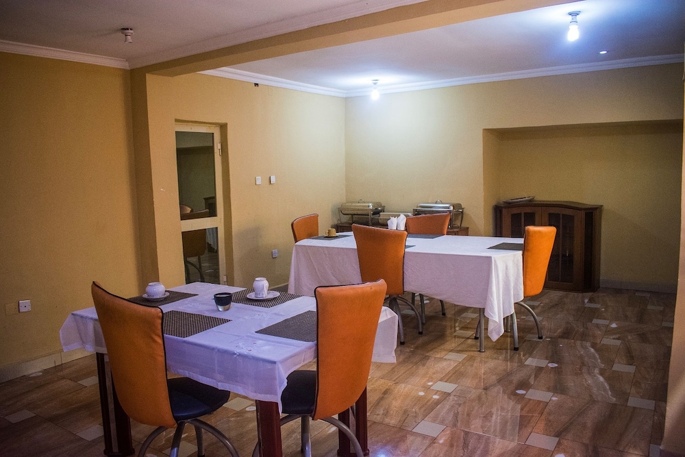 Bavidi Hotel 53/68