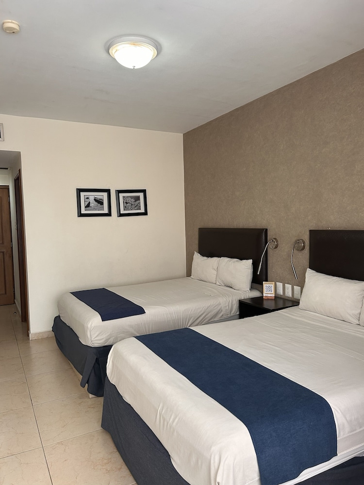 ECONOMY, 2 DOUBLE BEDS