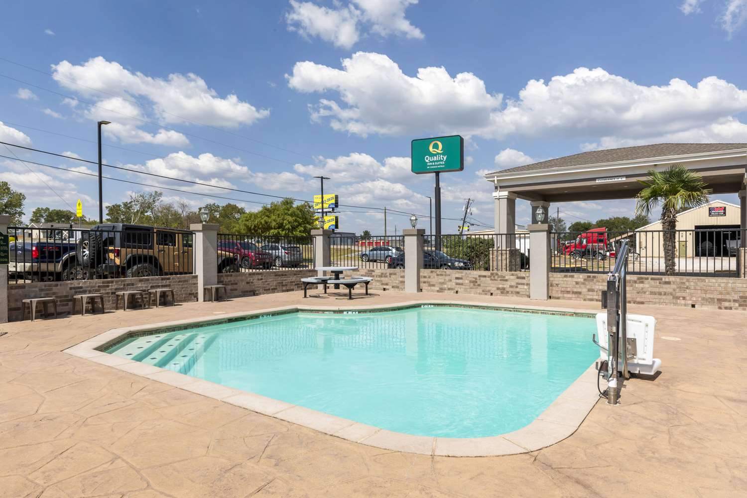 Quality Inn & Suites Groesbeck North 24/24