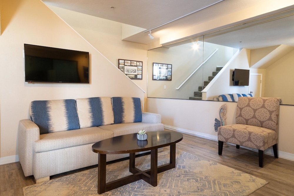 Southern California Beach Club 47/73
