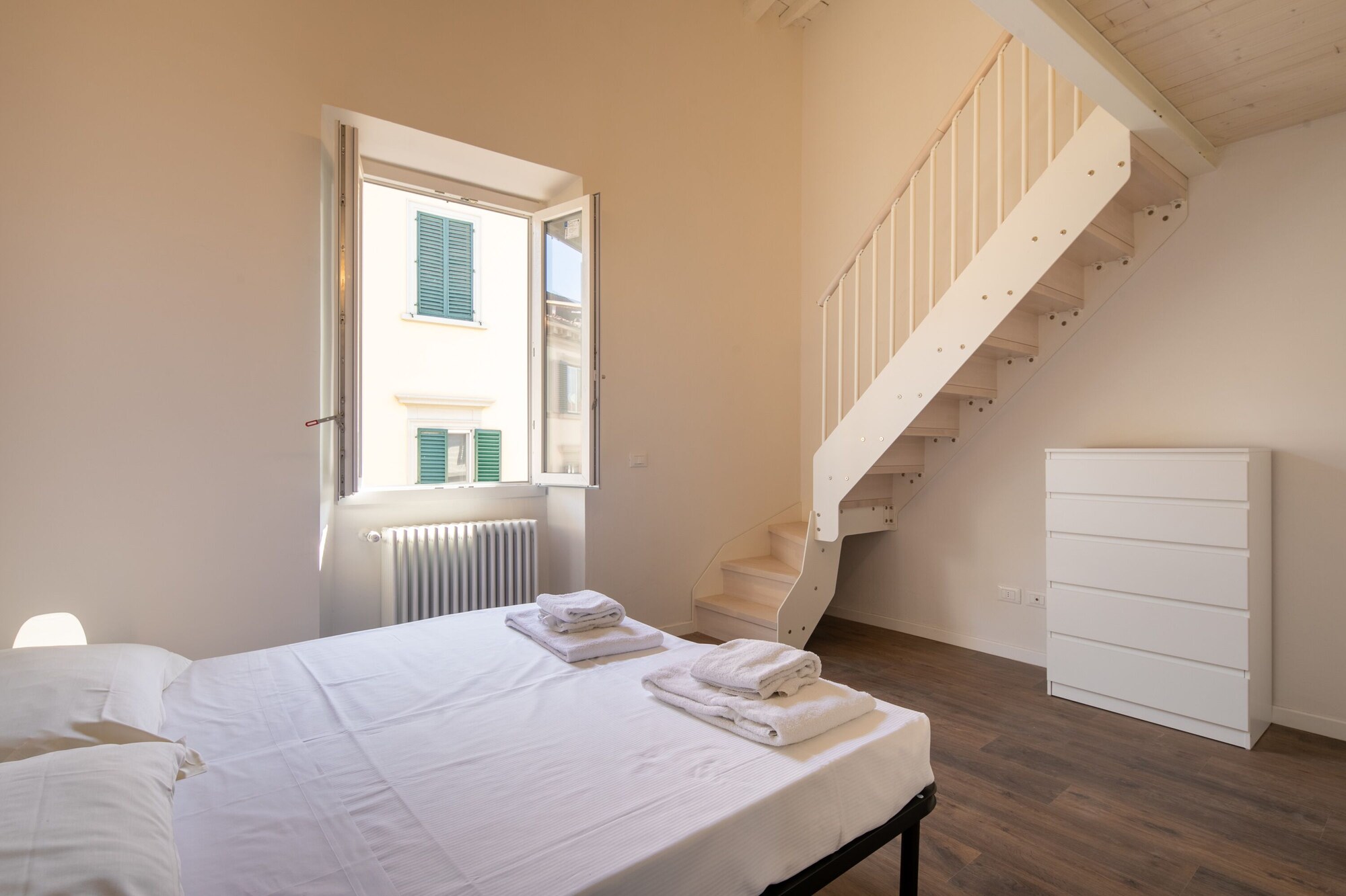 City, Apartment, 2 Queen and Twin Beds
