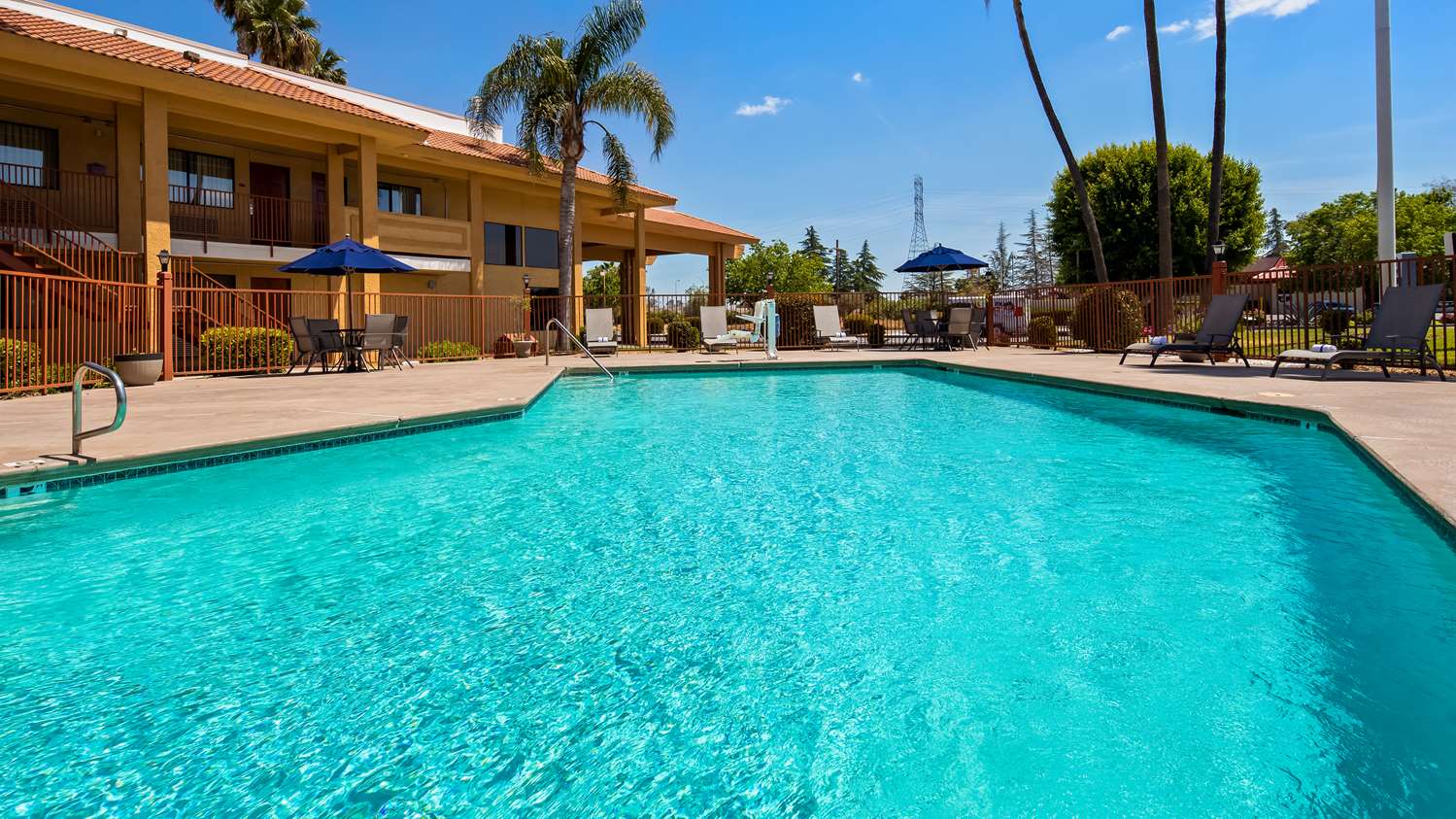 Best Western Apricot Inn 27/29