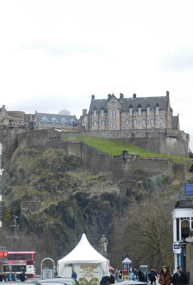 Edinburgh Castle Apartments And Suites 2/55