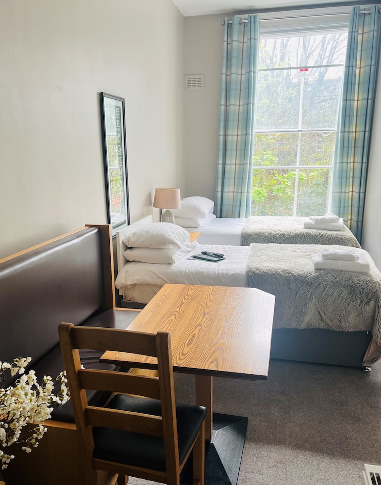 Hedley House Hotel 45/57