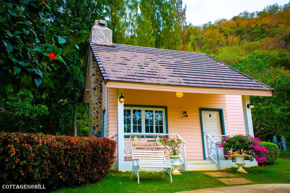 Cottages At Hill Resort 2/50