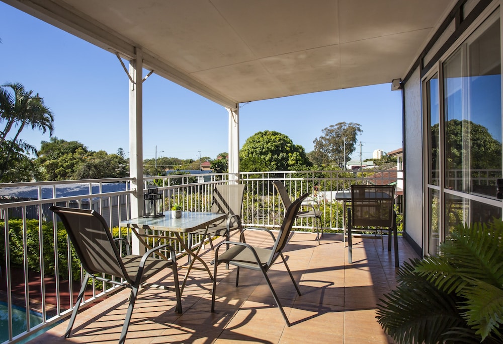 Ainslie Manor Bed and Breakfast 36/66