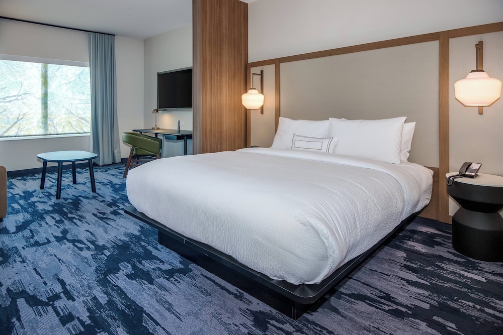 SUITE, KING BED, SOFA
