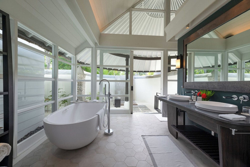 Four Seasons Resort Maldives at Kuda Huraa 56/58