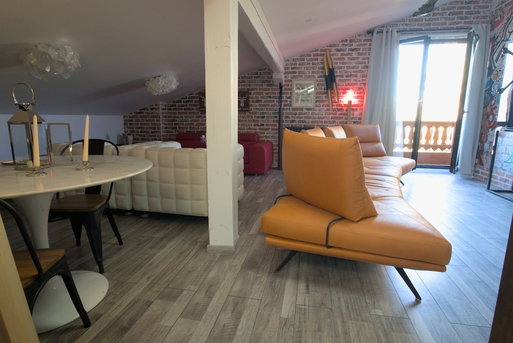 Snow Lodge Boutique Hotel 52/70