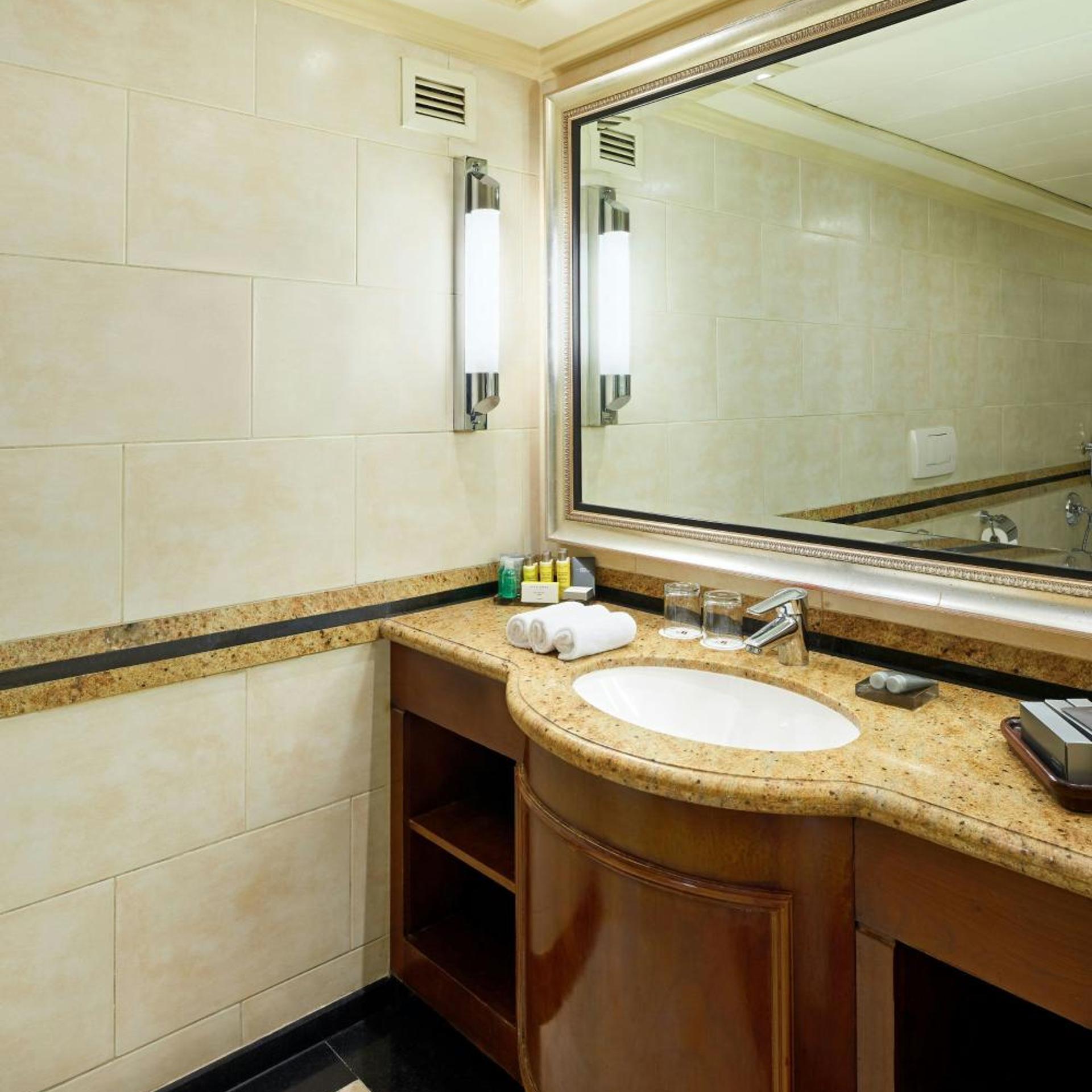 Ambassador, Suite, King Bed, Balcony