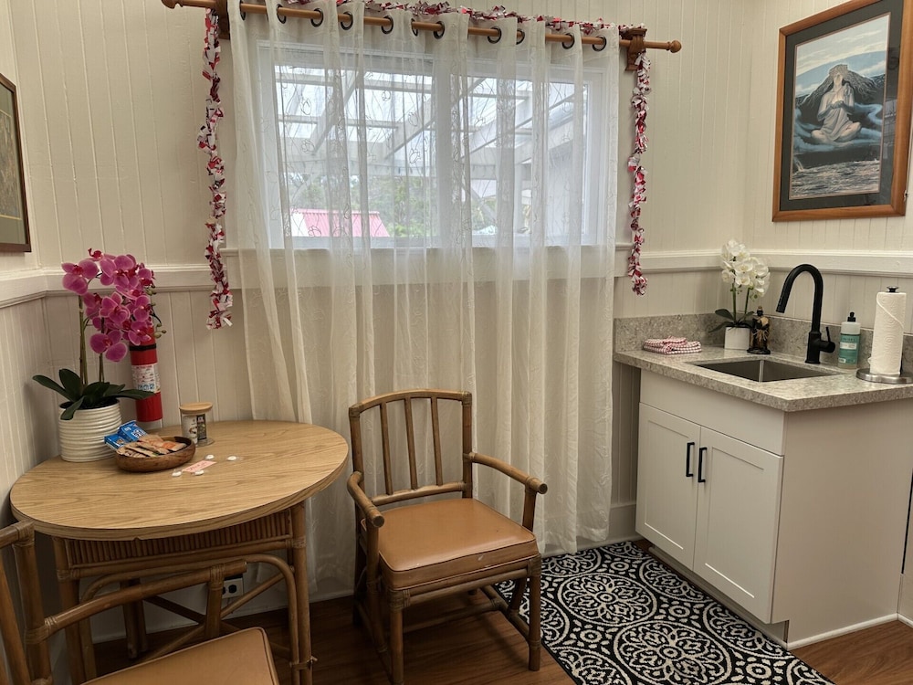 Aloha Junction Guest House 40/50