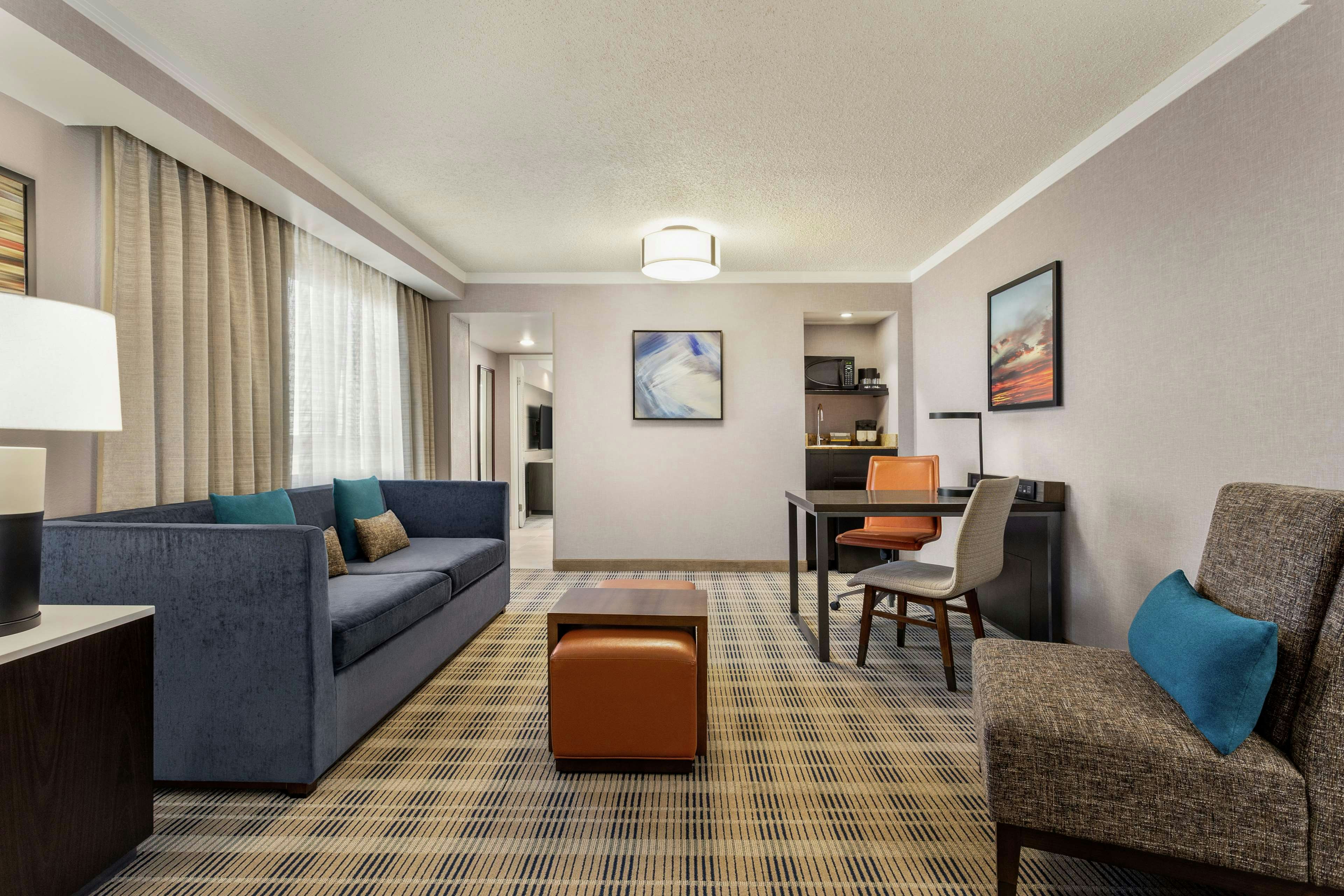 Embassy Suites by Hilton Kansas City Overland Park 35/50