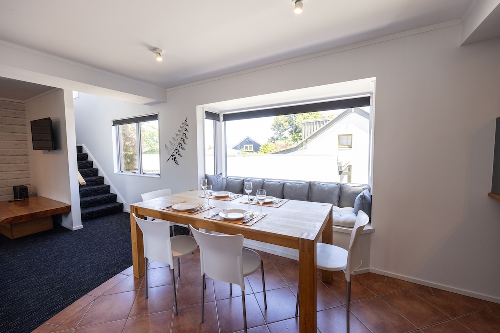 Haka House Taupo 27/50