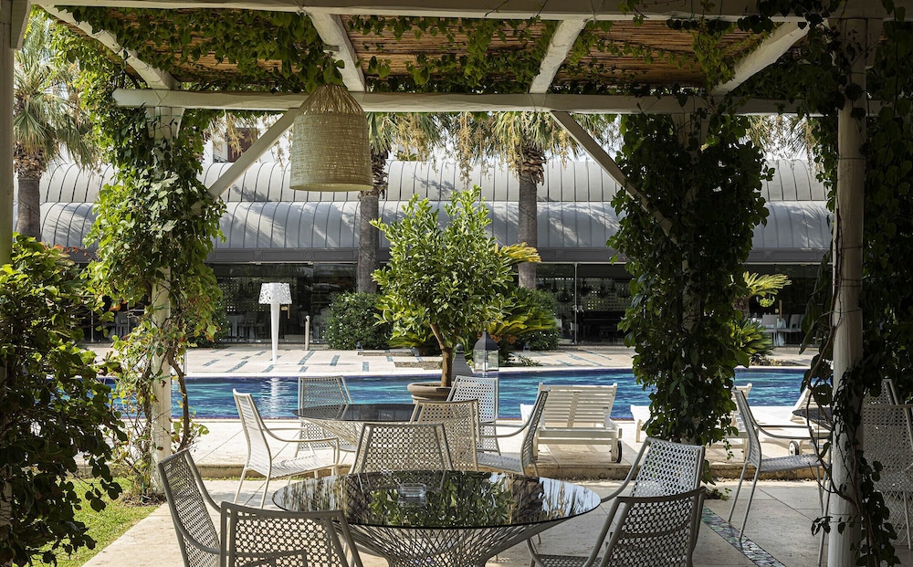 Esplanade Boutique Hotel 27/38