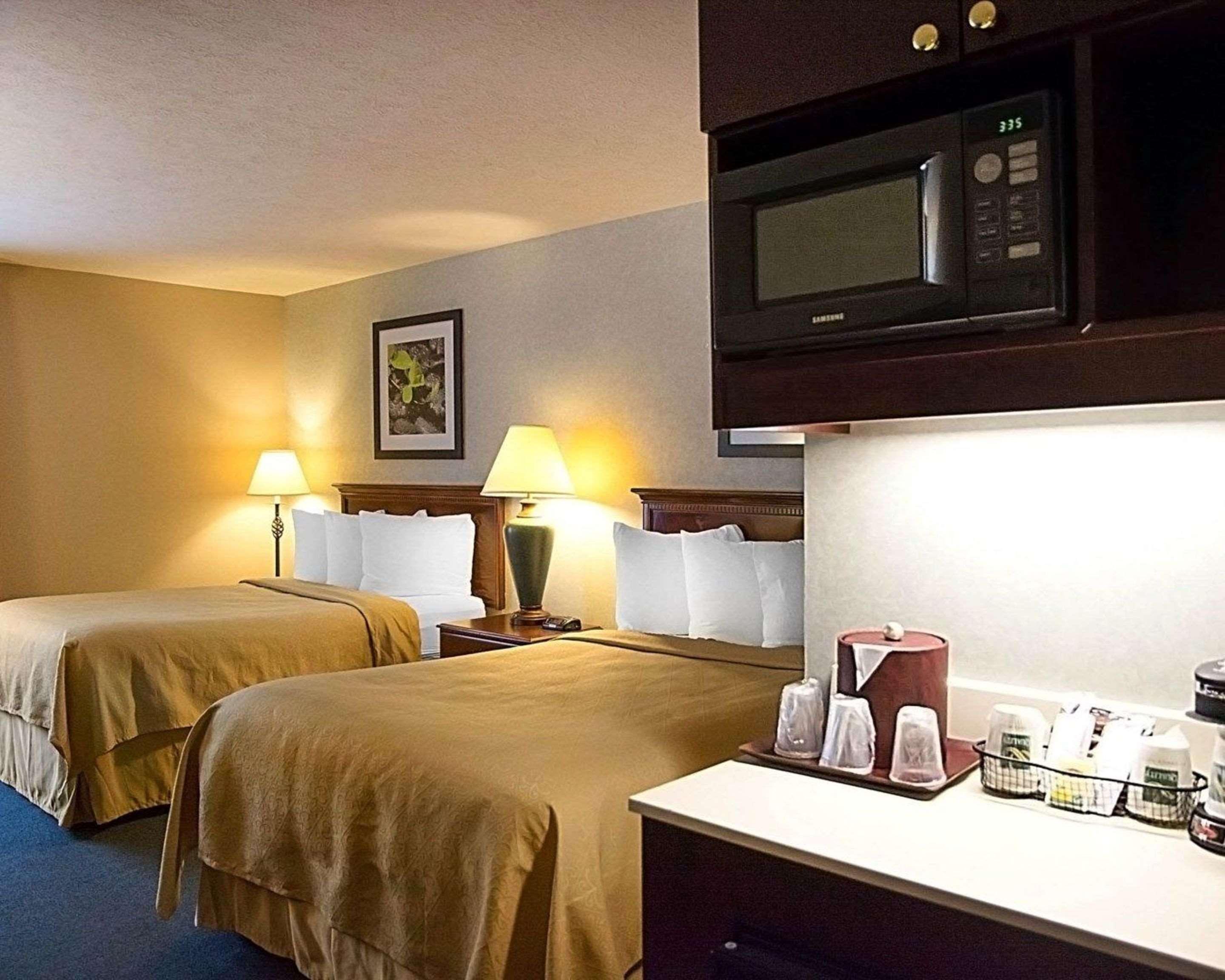 ROOM, 2 DOUBLE BEDS