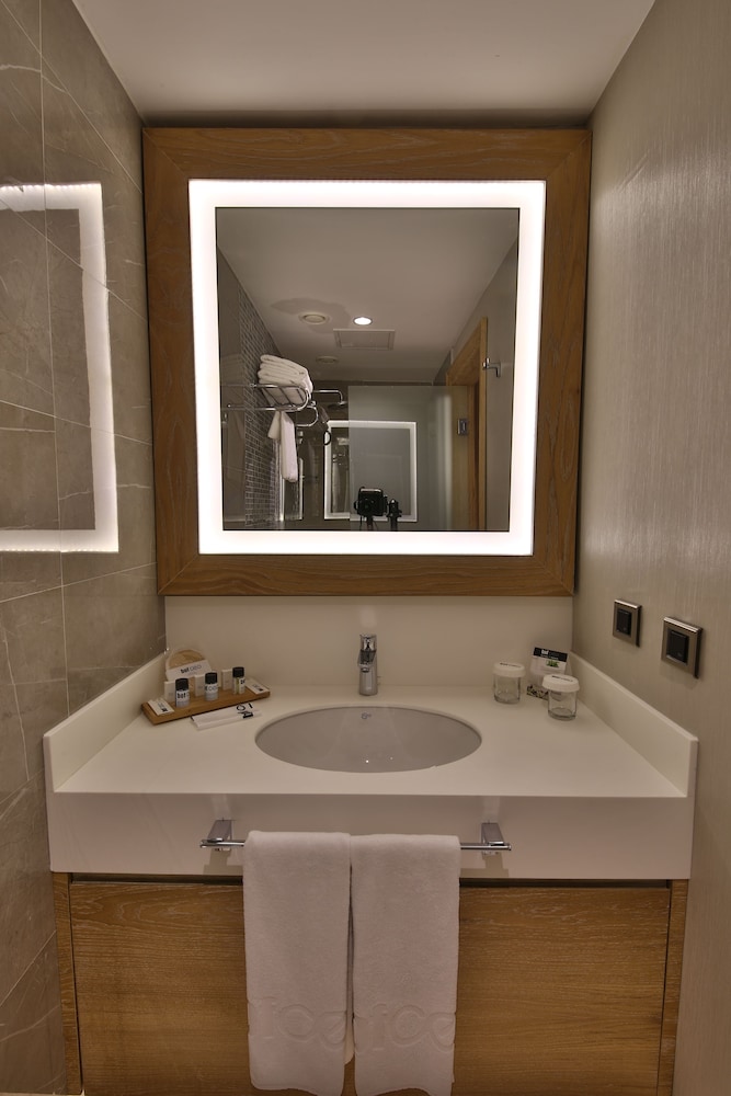 Bof Hotels Ceo Suites 27/73