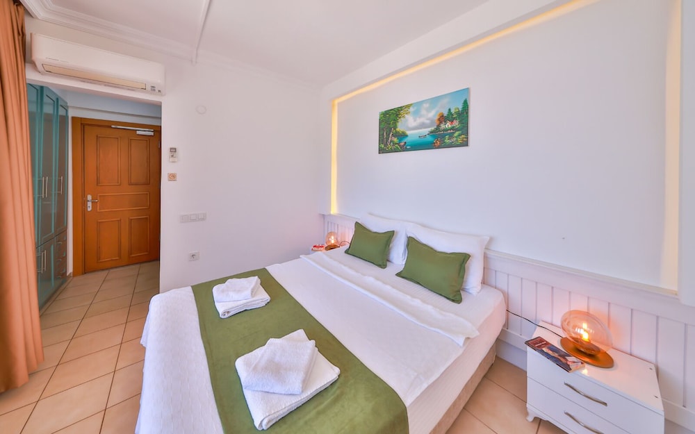 Kuluhana Hotel 14/50