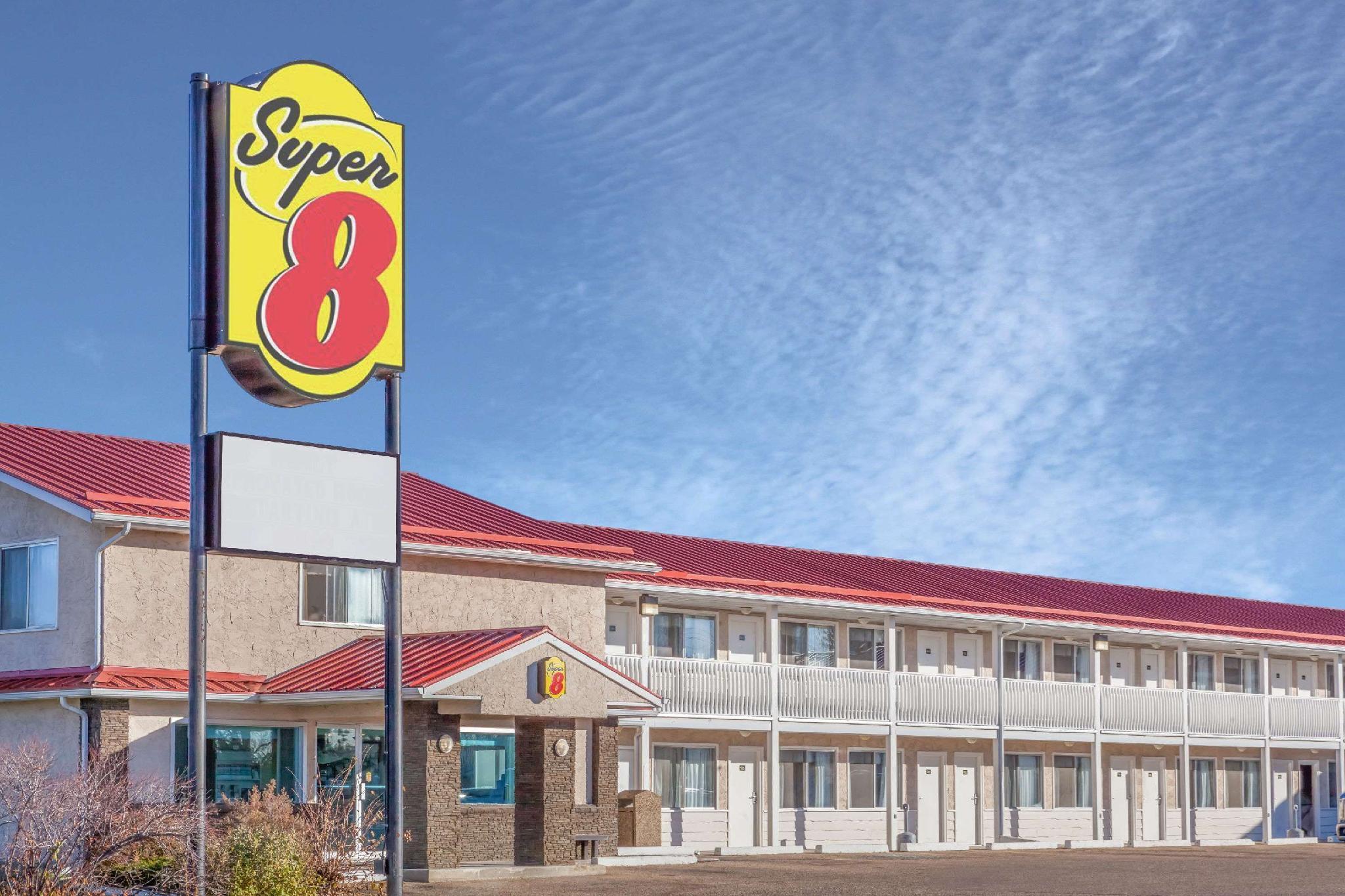 Super 8 By Wyndham Stettler 3/26