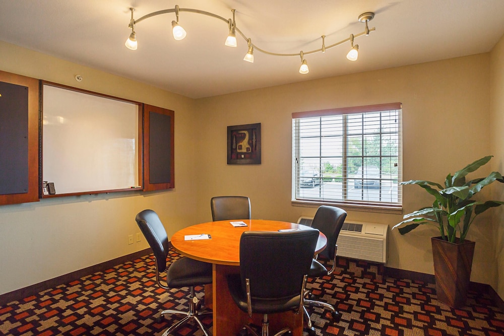 Birch Hill Suites Clarksville 26/35