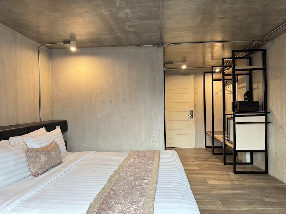 Deluxe, King Bed