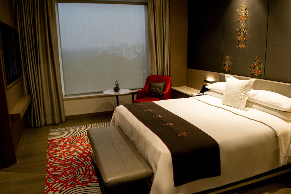 Sheraton New Delhi 6/40