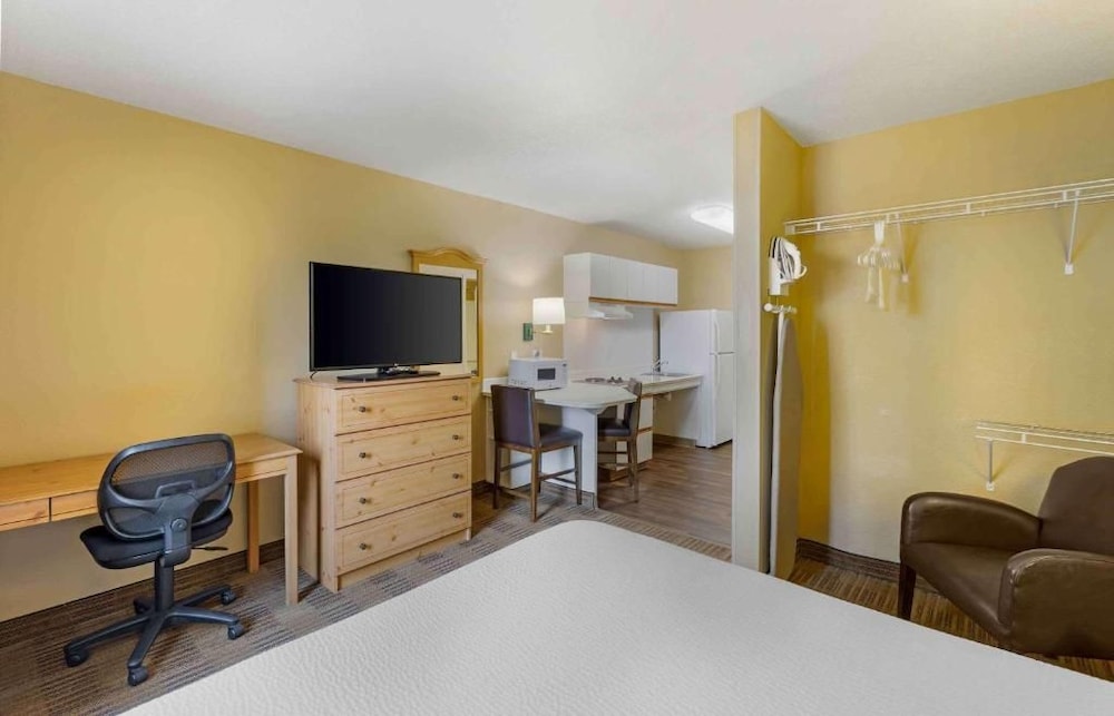 Studio 6 Extended Stay Chicago Vernon Hills Lincolnshire IL 42/58