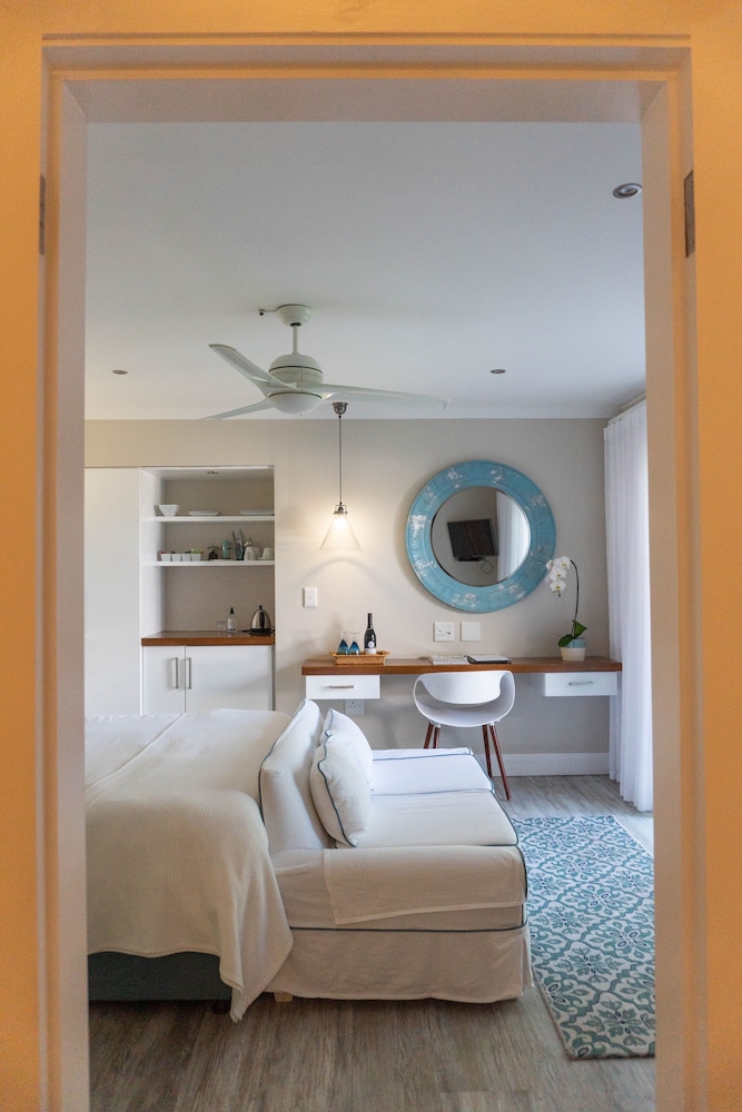 Admiralty Beach House 13/50