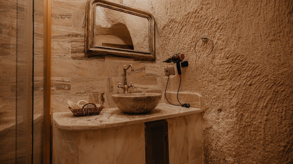 Serenus Cave Suites 30/50