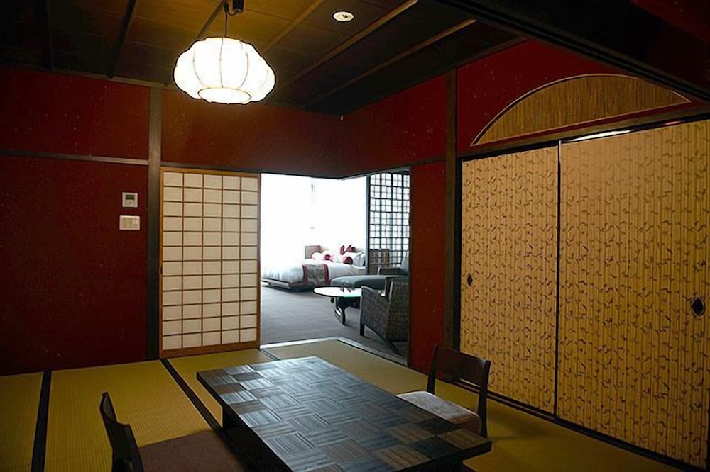 Kizashi The Suite 26/49