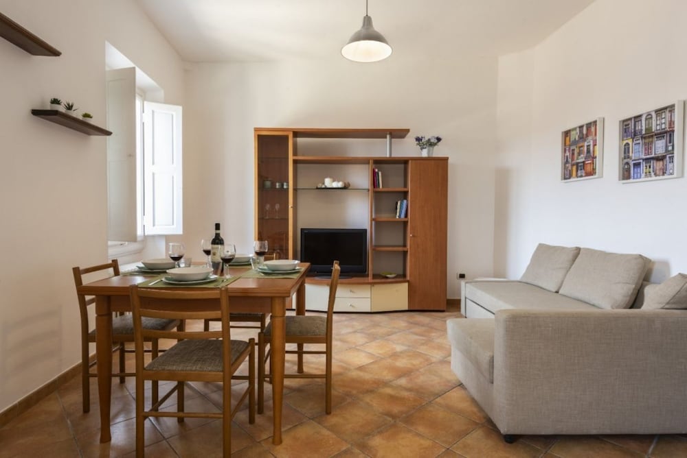 Eolo Apartment 10/16