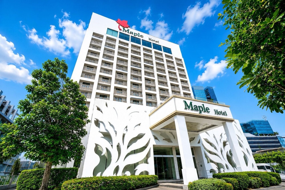 Maple Hotel 3/66