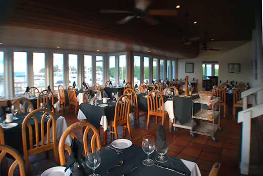 Tamarind Reef Resort Spa & Marina 30/50