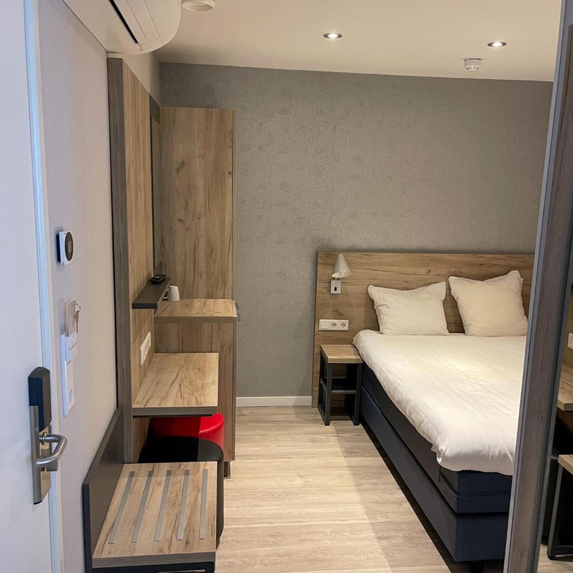 Budget, Double or Twin Bed, No Window, HOTEL JOY 3/7