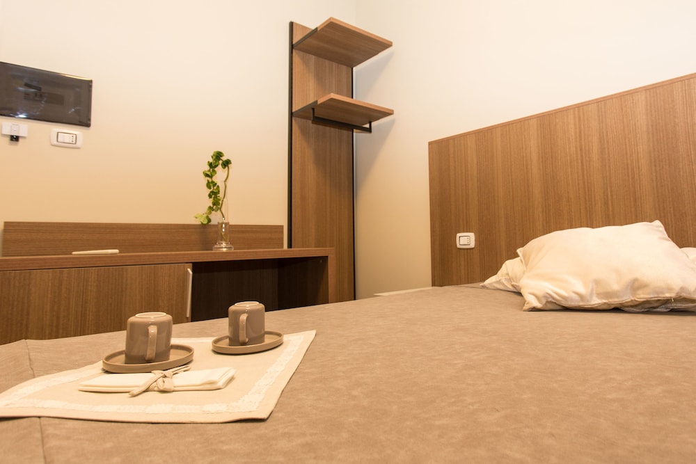 Standard, Queen Bed, City View