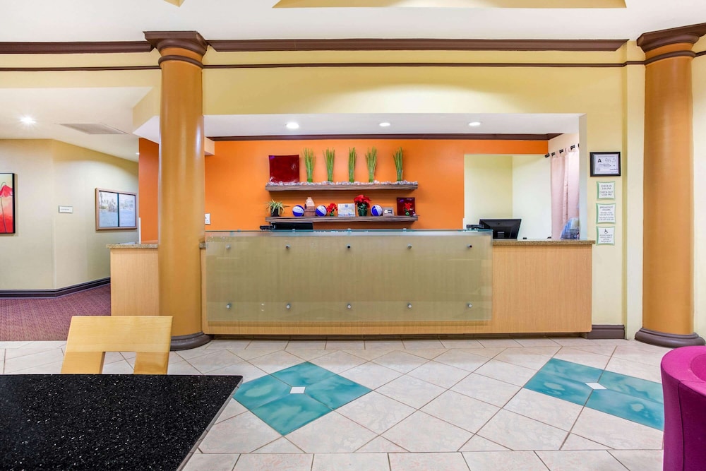 La Quinta Inn & Suites by Wyndham Raleigh Cary 10/44