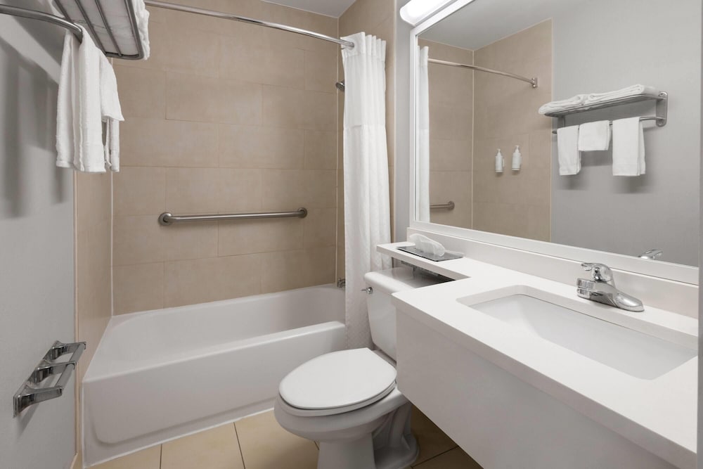 Microtel Inn Suites By Wyndham Albany Airport 43/49