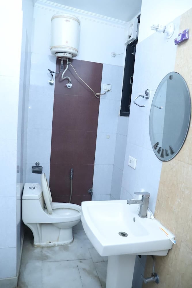 Airport Hotel Golden Jindal 25/26