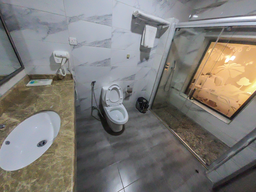 Maxbe Continental Hotel 31/33
