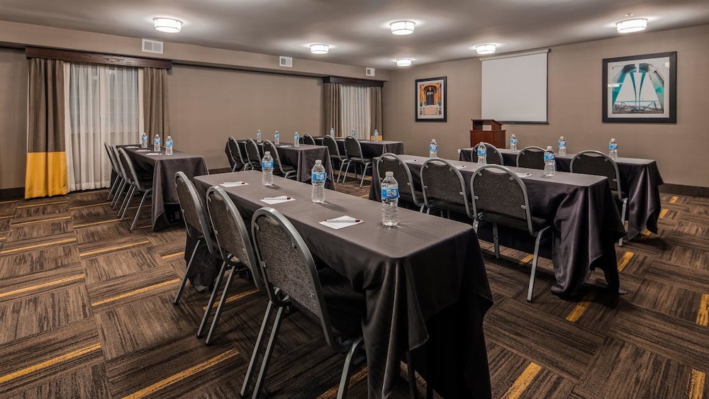 Best Western Plus North Joliet 31/32