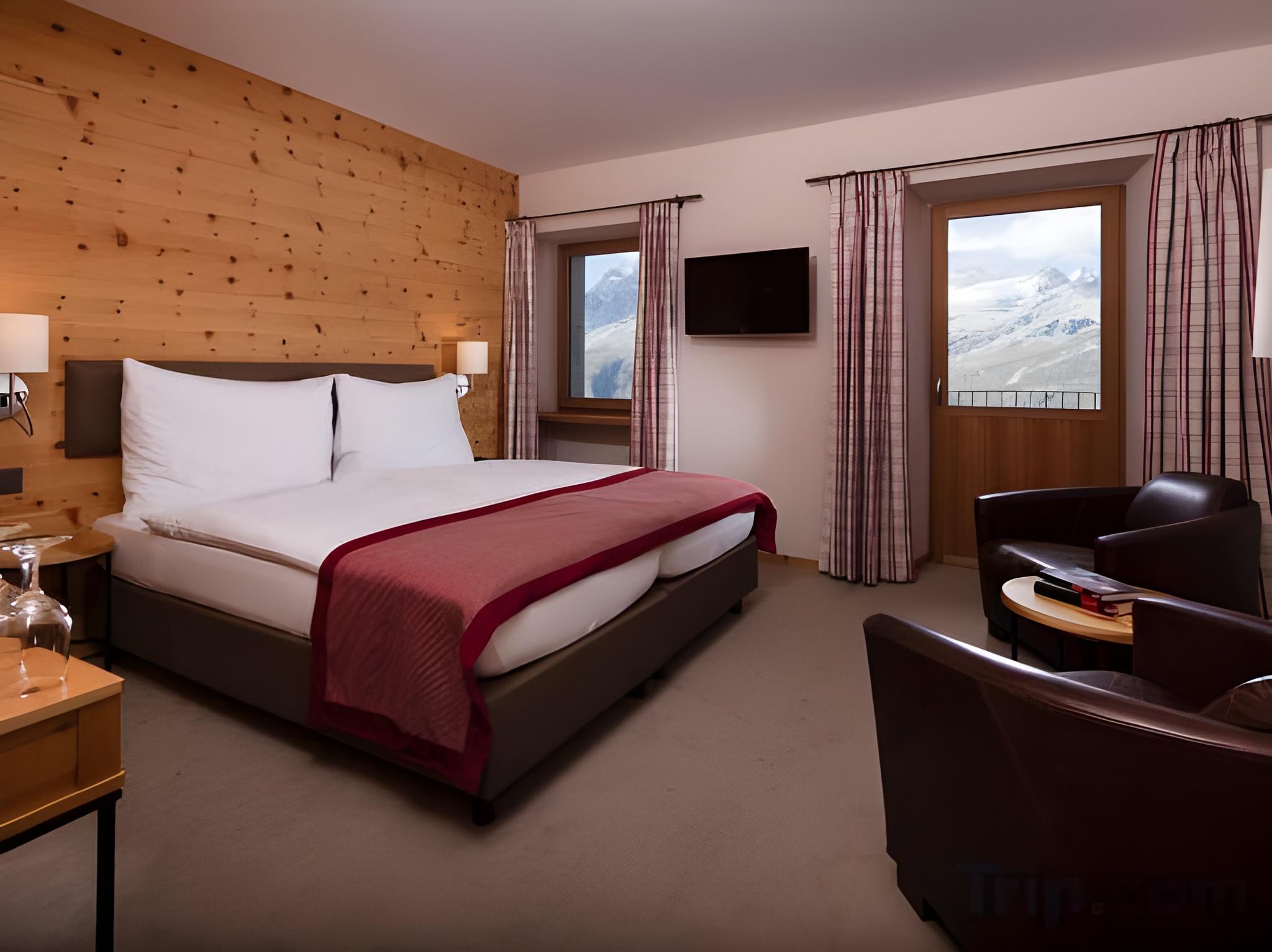 Family, 2 Beds, Mountain Side