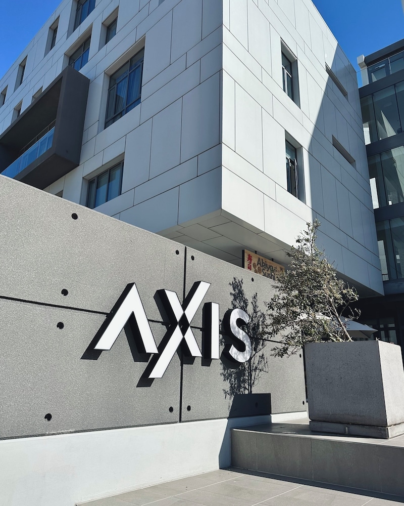 Axis Luxury Apartments 23/25