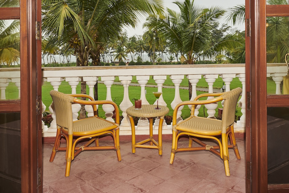 The Lalit Golf And Spa Resort Goa 41/50