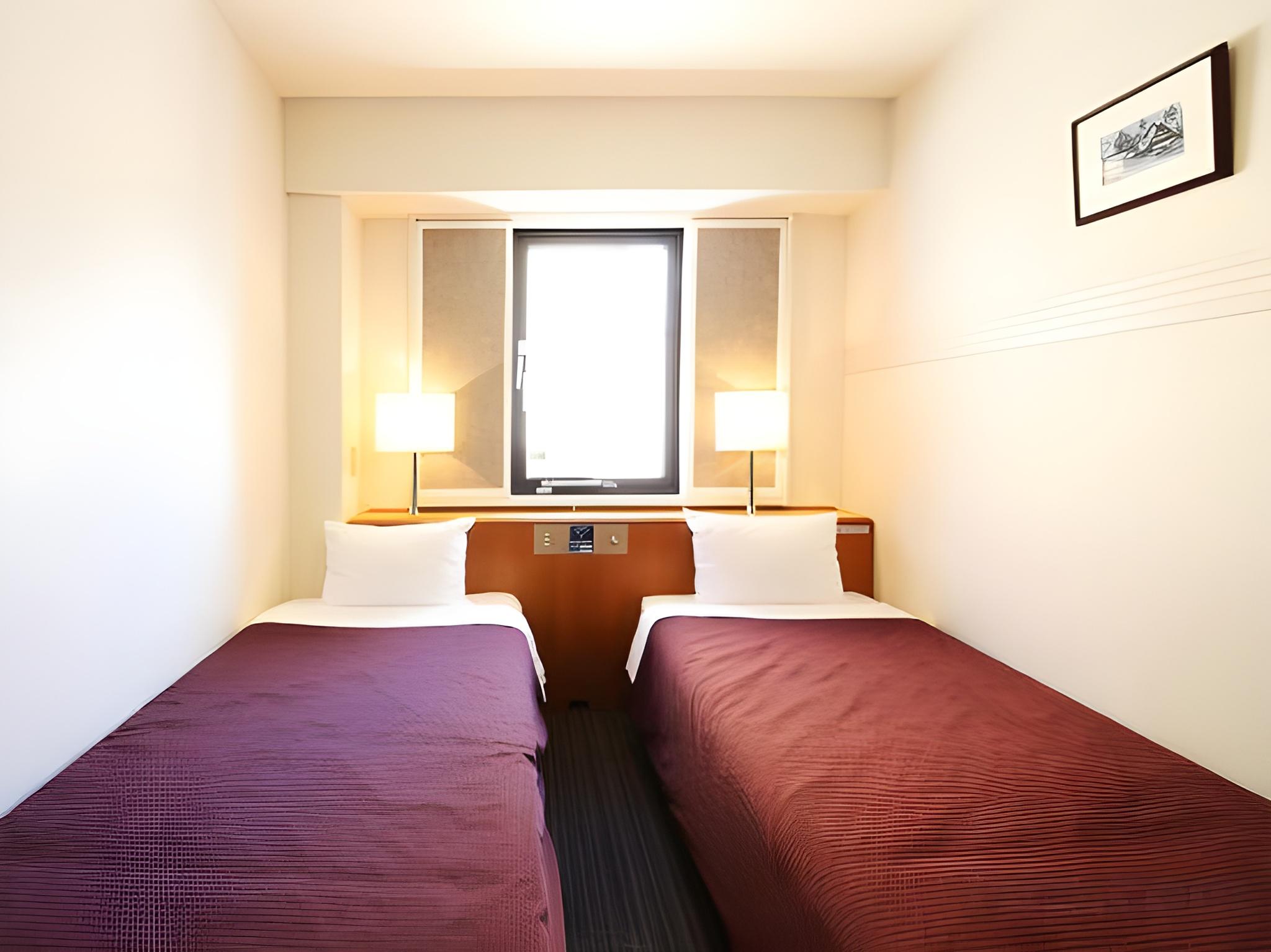 Compact, Twin Beds, Smoking