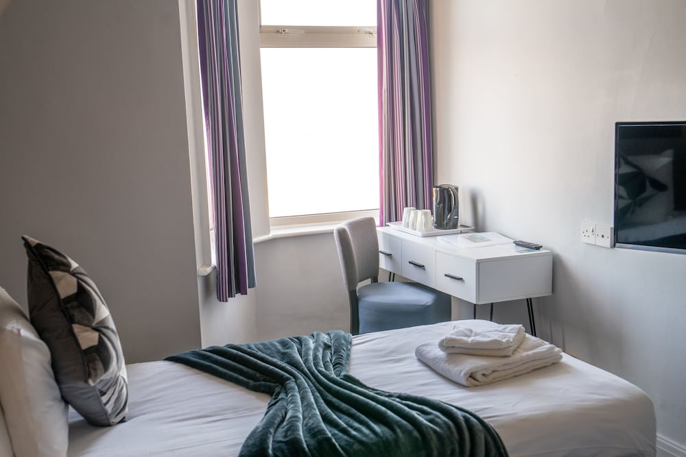 Strathmore Hotel 15/30