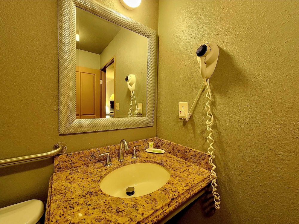 Oyo Hotel Downtown Castle Rock 37/37