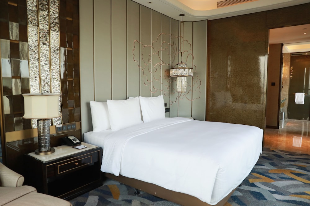 BUSINESS, DOUBLE BED