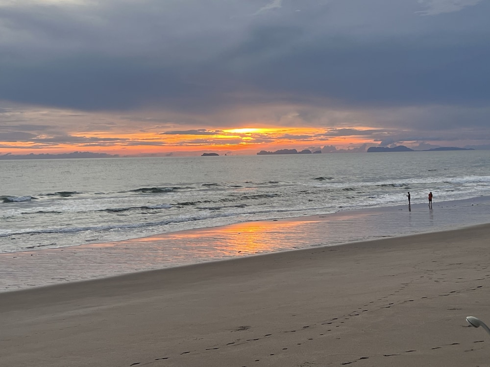 LANTA SEAFRONT RESORT 57/66