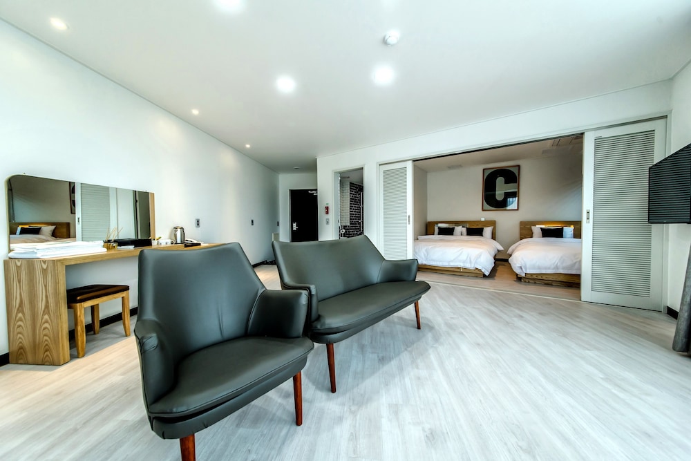 Nine Boutique Hotel 45/67
