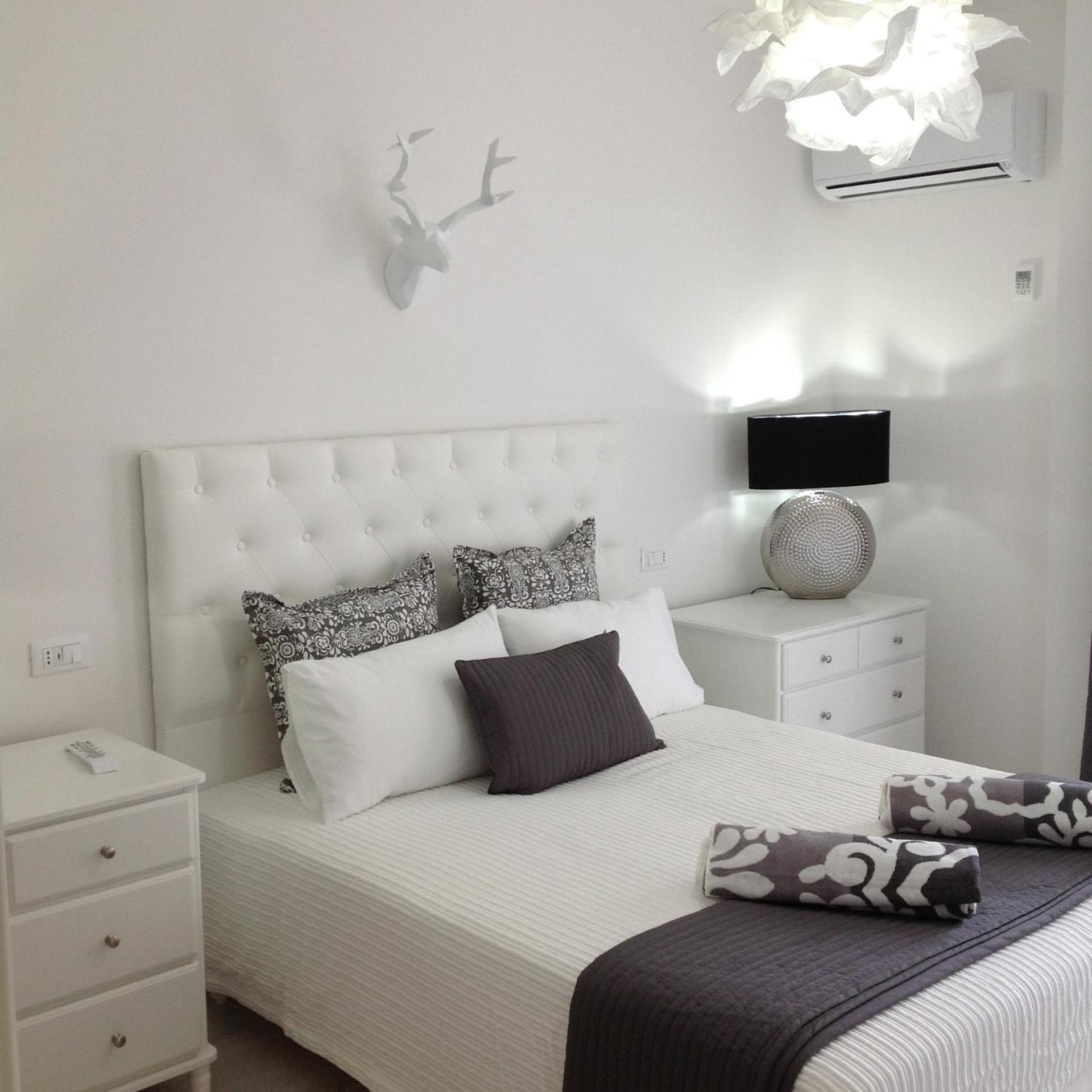 SUPERIOR, DOUBLE OR TWIN BED