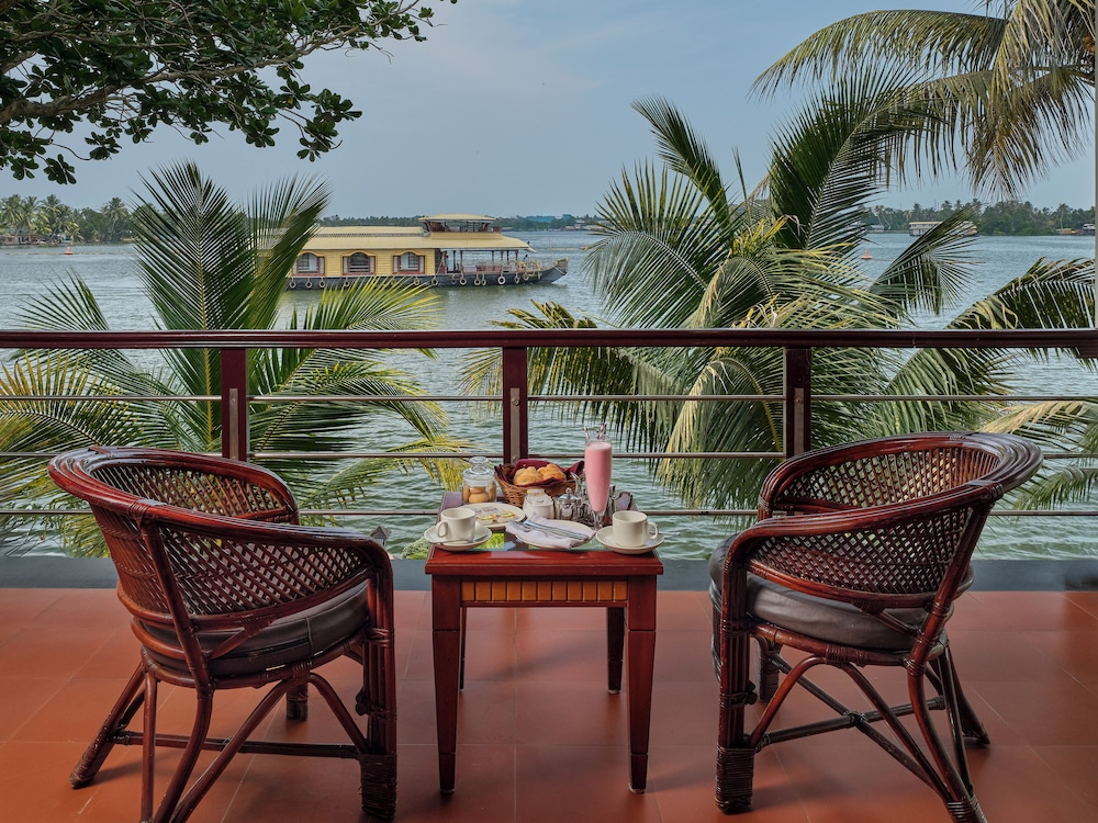 Sterling Lake Palace Alleppey. 49/58